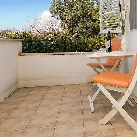 Beautiful Apartment In Zuljana With Wifi