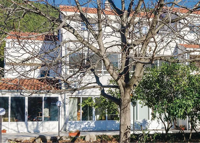 Apartment 1 Bedroom Awesome In *
