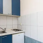 1 Bedroom Awesome In Appartement