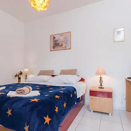 Beautiful Apartment In Zuljana With Wifi Апартаменты Жуляна