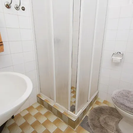 1 Bedroom Awesome In *