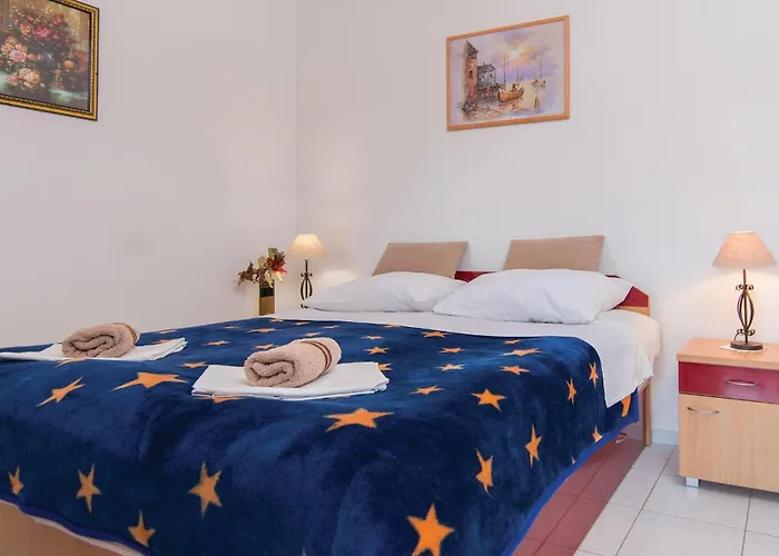 1 Bedroom Awesome In 아파트 Žuljana