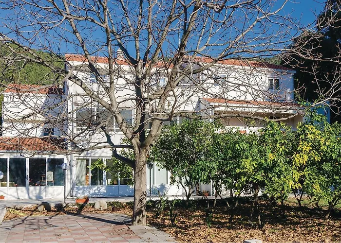 1 Bedroom Awesome In *